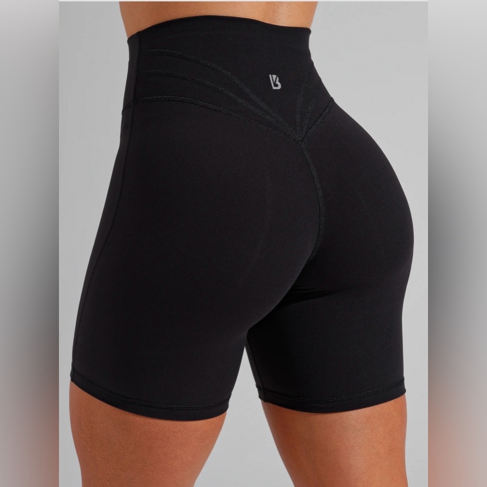 NWT Buffbunny Legacy 6” Biker Short size Small
